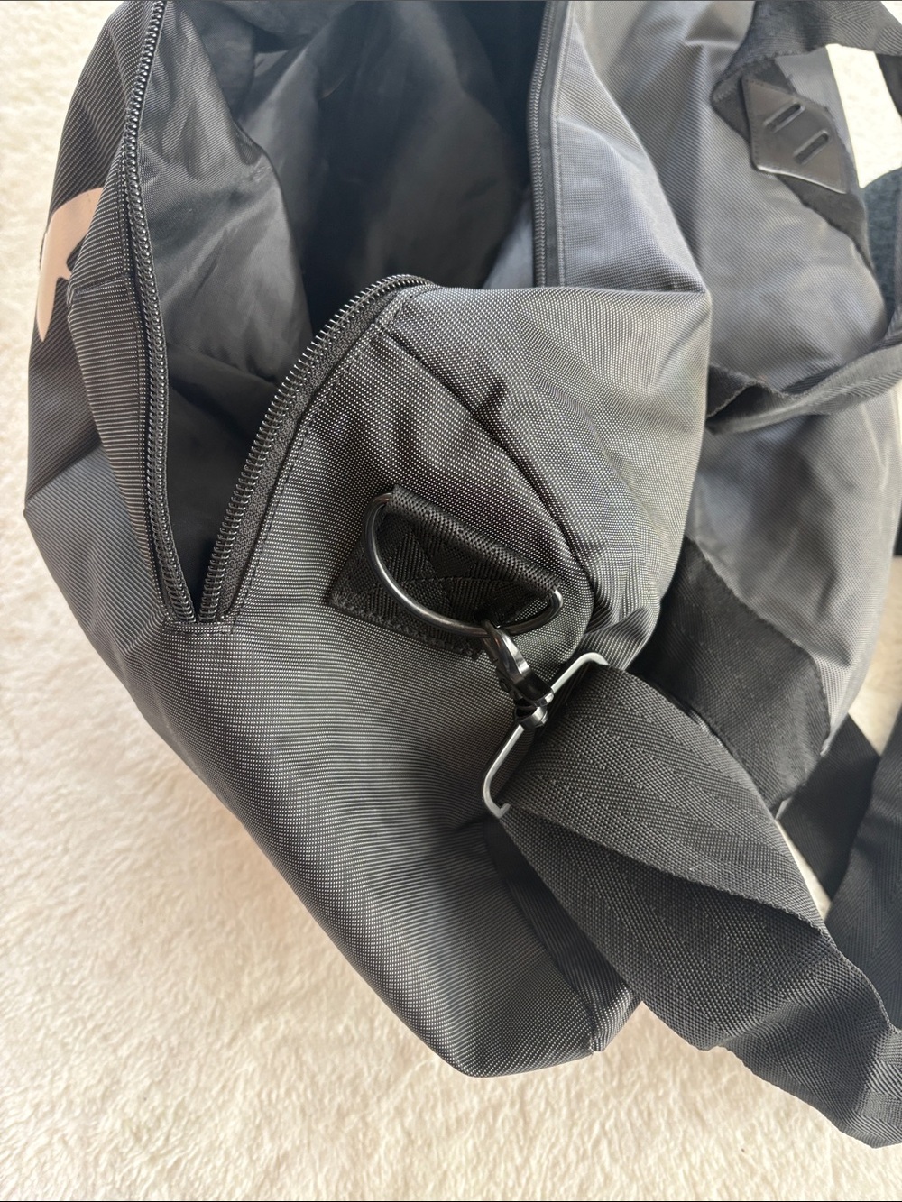 Oiselle Duffle Bag - Picture 8 of 11